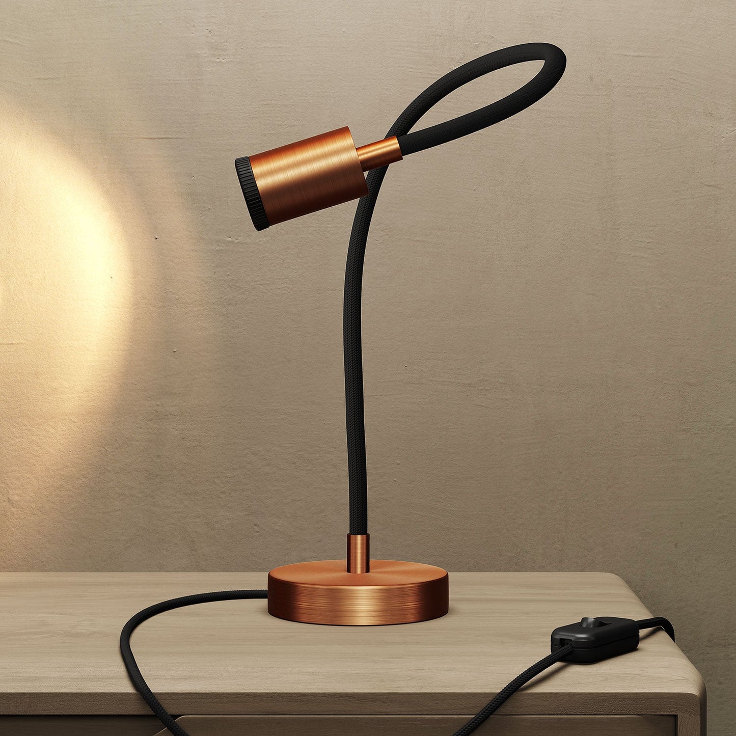 Table Flex GU1d0 lampada da tavolo snodabile con mini faretto LED e spina UK - Rame satinato