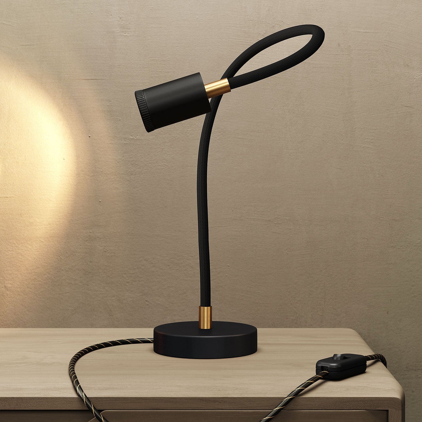 Table Flex GU1d0 lampada da tavolo snodabile con mini faretto LED e spina UK - Nero
