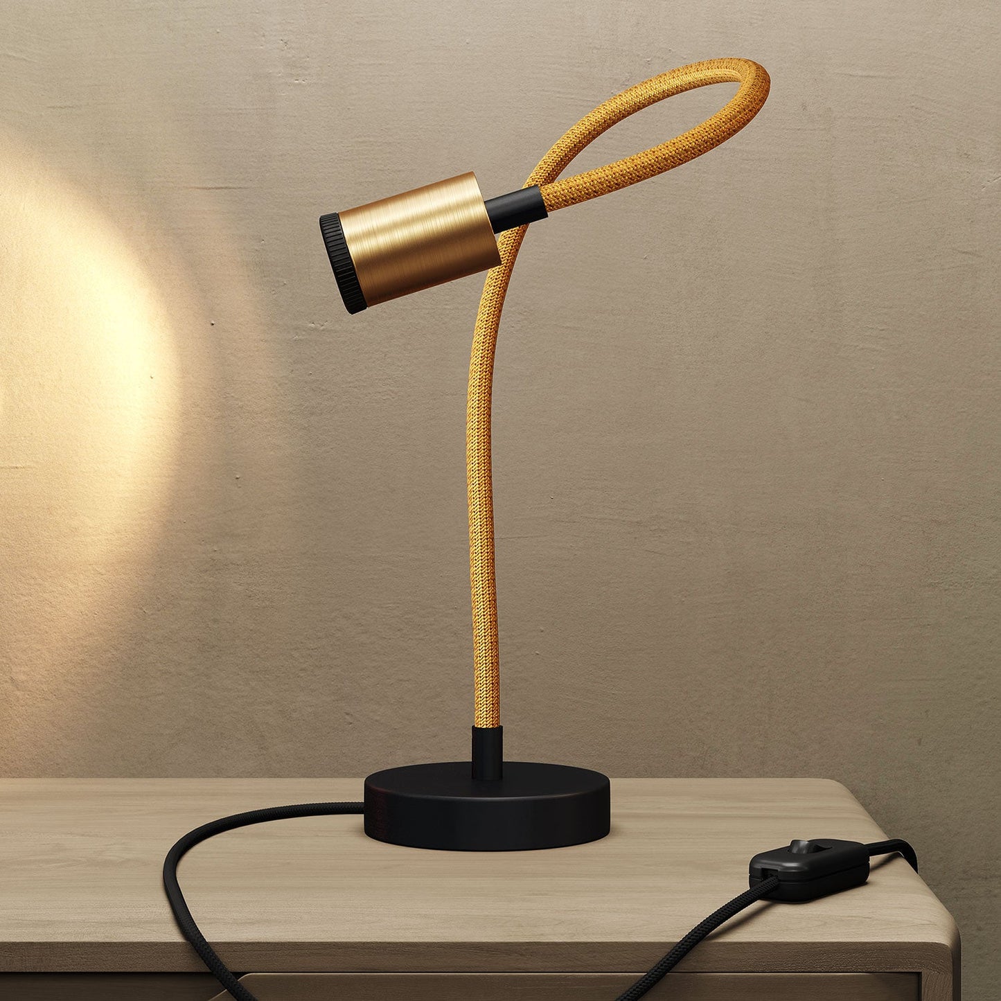 Table Flex GU1d0 lampada da tavolo snodabile con mini faretto LED e spina UK - Bronzo satinato