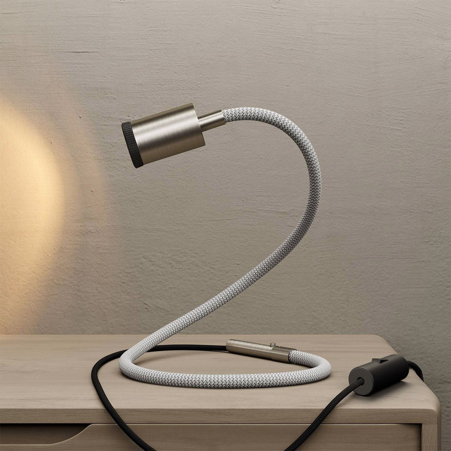 GU1d-one Lampada snodabile senza base con mini faretto LED e spina UK - Titanio satinato