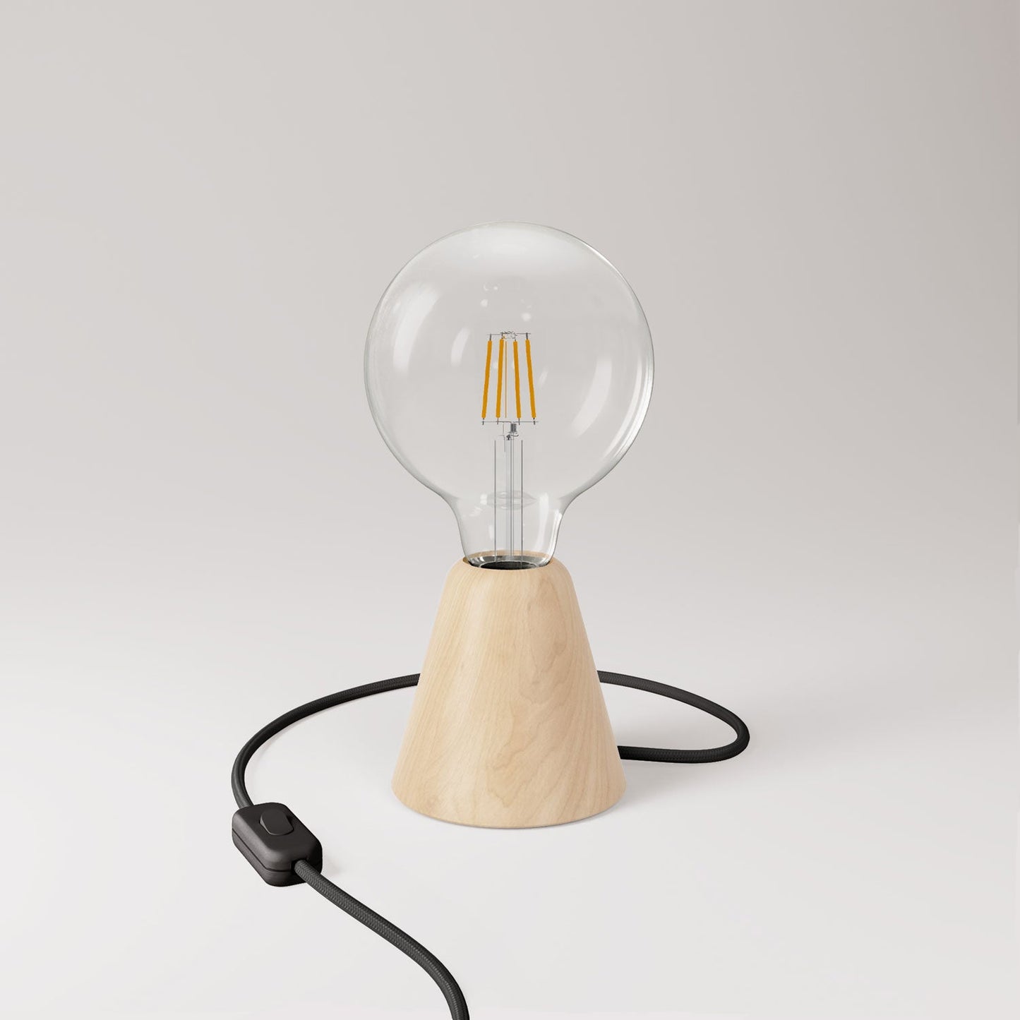 Lampada da tavolo con base in ontano, lampadina trasparente, cavo RM04 e spina UK