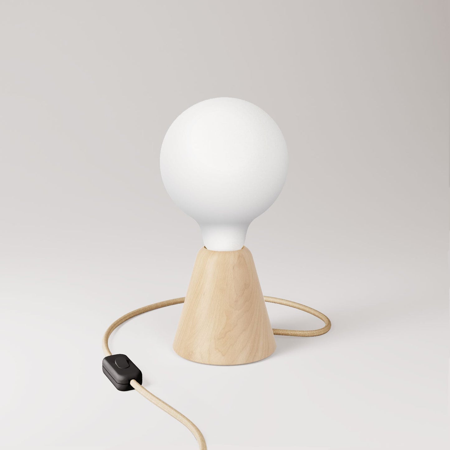 Lampada da tavolo con base in ontano, lampadina a effetto porcellana, cavo RN06 e spina UK