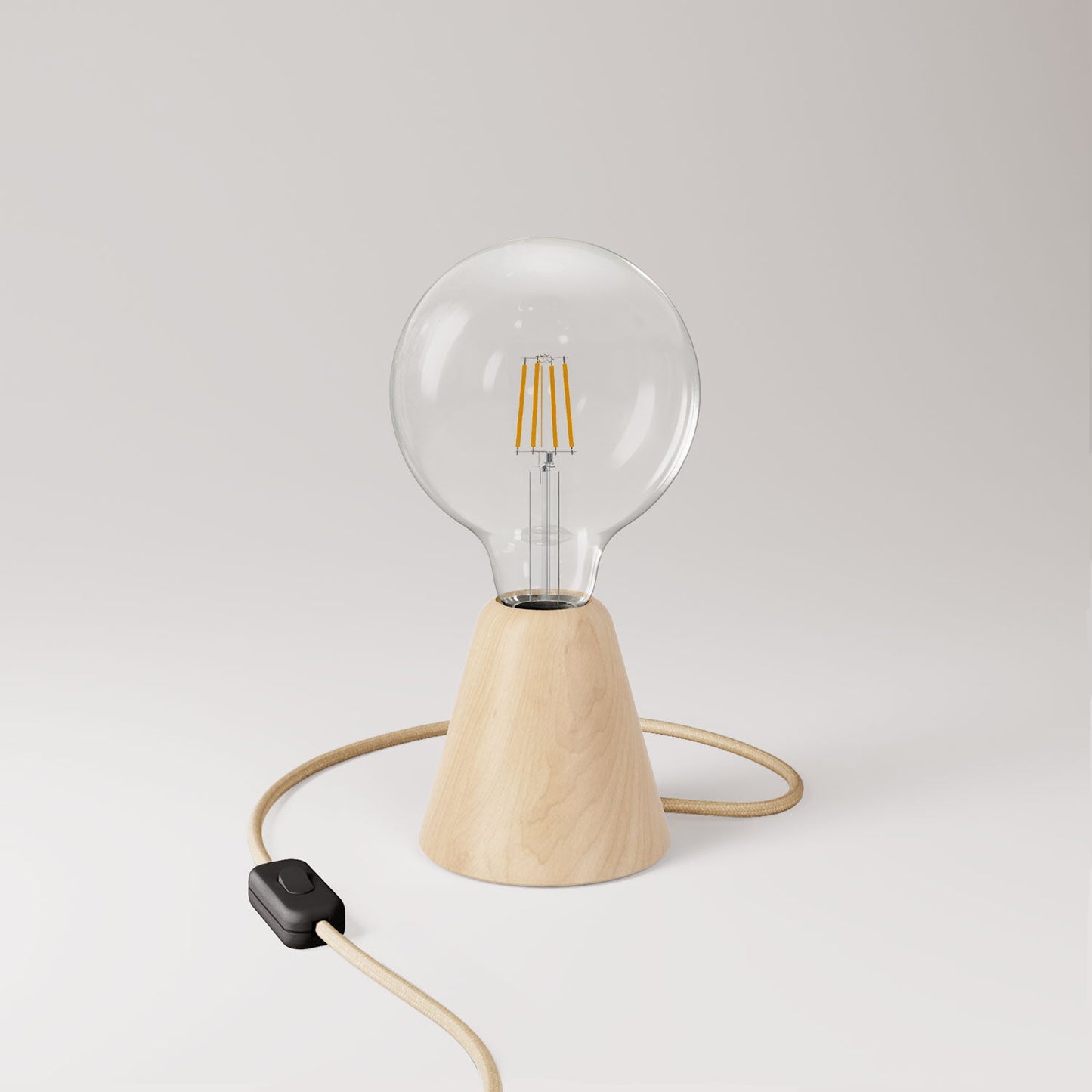 Lampada da tavolo con base in ontano, lampadina trasparente, cavo RN06 e spina UK