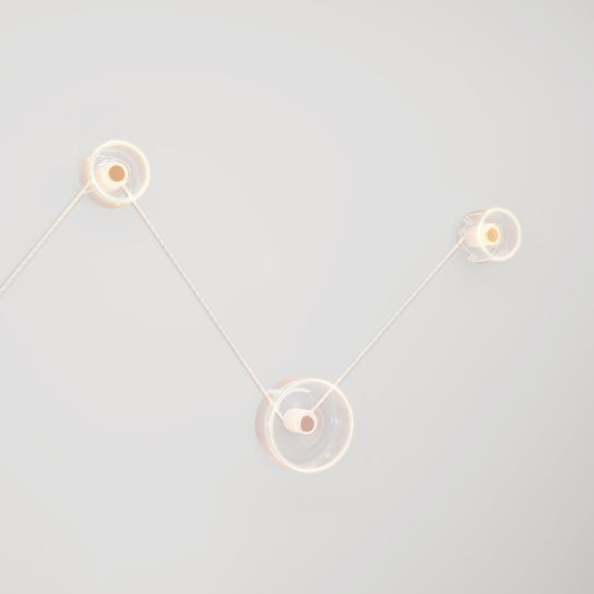 Lampada da parete Spostaluce con 3 lampadine Ghost e cavo bianco e oro