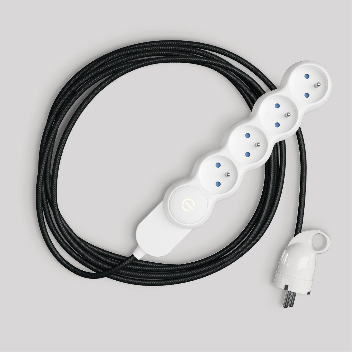 Multipresa francese con cavo nero lucido in tessuto e spina Schuko con anello comfort