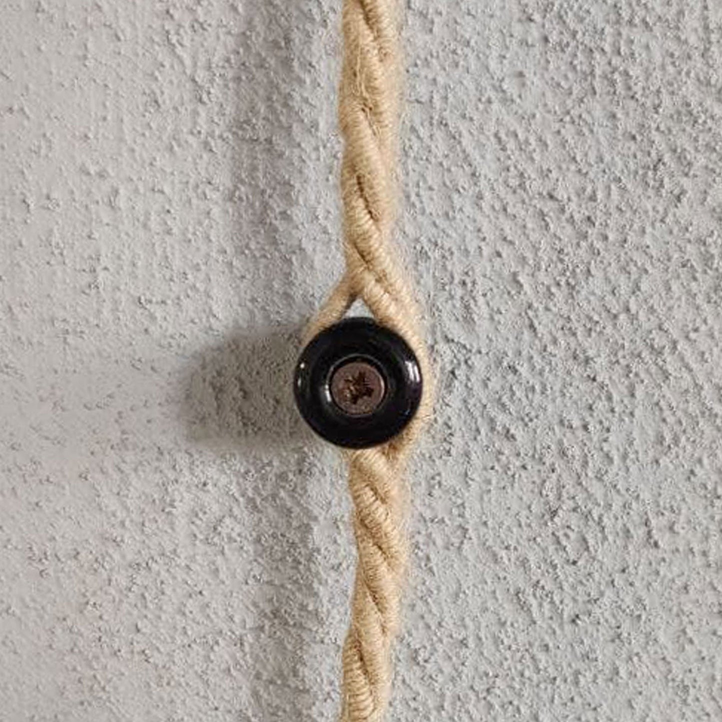 Isolatore in porcellana per impianto a parete 18 mm - Nero